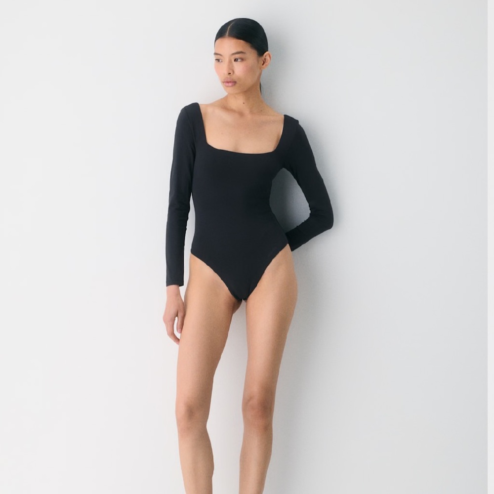 ARITZIA Original Contour Squareneck Bodysuit. Women’s Medium